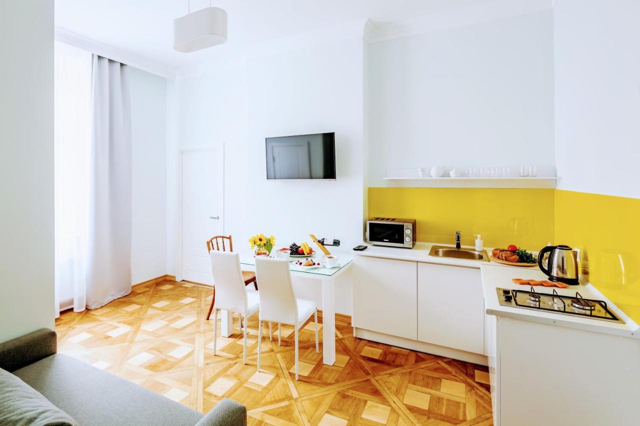 Family Apartments In Lviv Center With Balcony מראה חיצוני תמונה